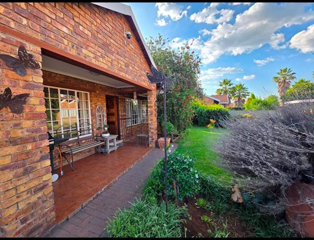 3 BEDROOM TOWNHOUSE FOR SALE IN KOOKRUS